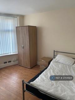 4 bedroom semi-detached house to rent, Mornington Crescent, Manchester, M14