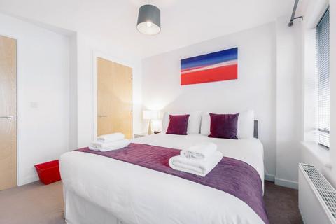 2 bedroom flat to rent, Station Road, Horley