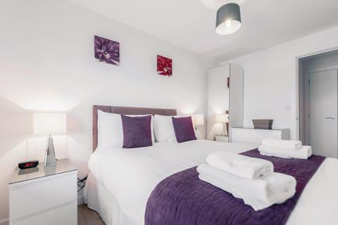 2 bedroom flat to rent, Station Road, Horley
