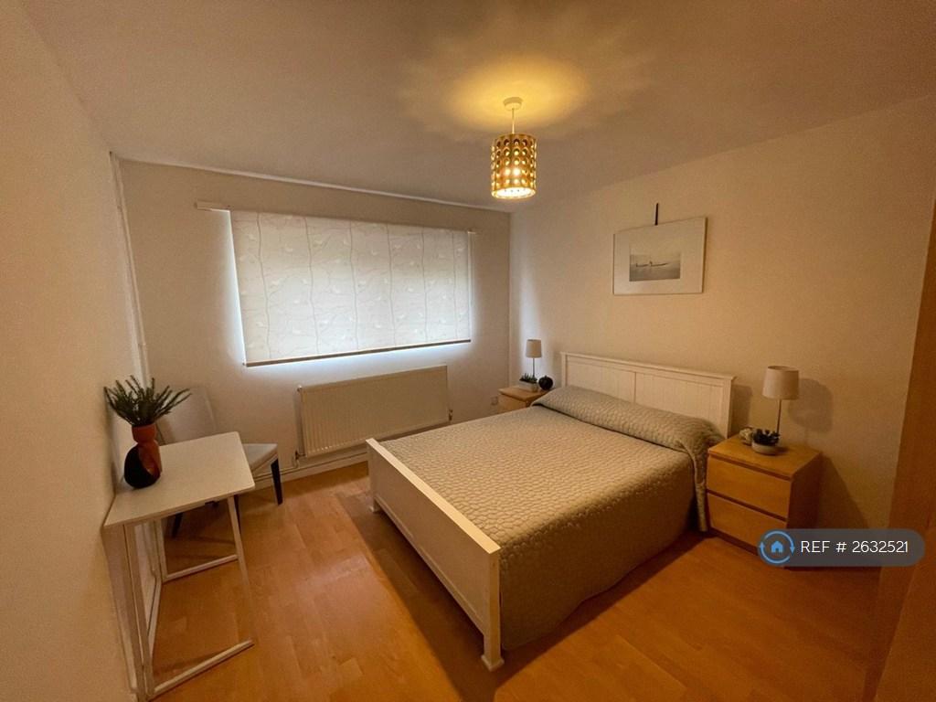 Middle Room