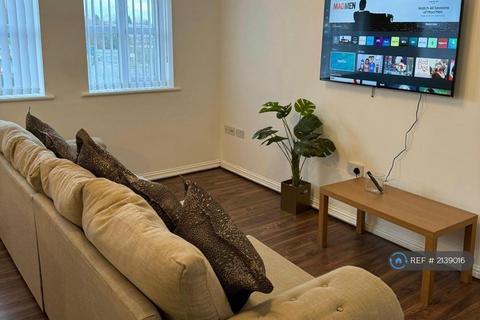 2 bedroom flat to rent, Silchester Drive, Manchester, M40