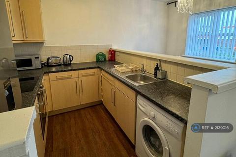 2 bedroom flat to rent, Silchester Drive, Manchester, M40