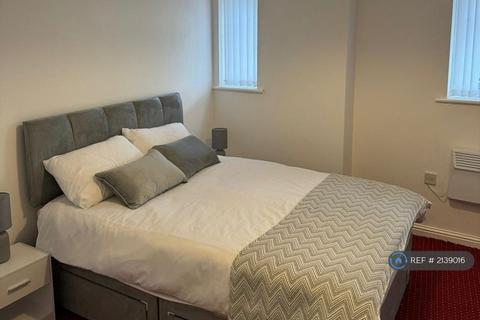 2 bedroom flat to rent, Silchester Drive, Manchester, M40