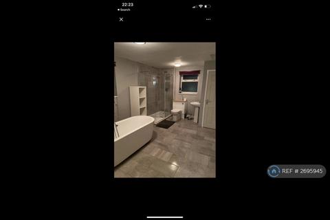 1 bedroom in a house share to rent, Oystermouth Road, Swansea, SA1