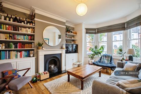 3 bedroom flat to rent, Harborough Road, London, SW16