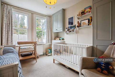 3 bedroom flat to rent, Harborough Road, London, SW16