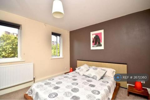 1 bedroom flat to rent, Glenville Grove, London, SE8