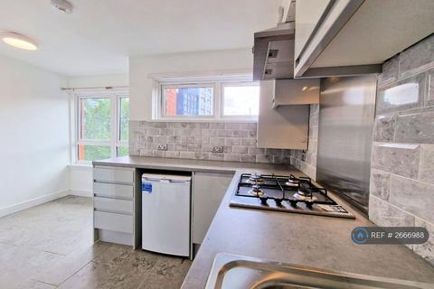 2 bedroom flat to rent, Shepherds Gardens, Birmingham, B15