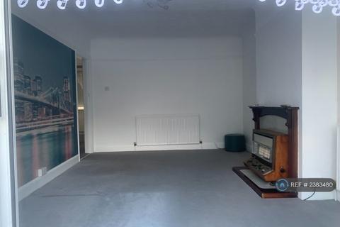 undefined, Woodlawn Crescent, Twickenham, TW2