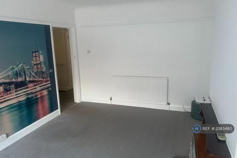 undefined, Woodlawn Crescent, Twickenham, TW2