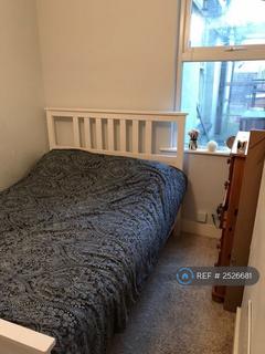2 bedroom flat to rent, North Road, Westcliff-On-Sea, SS0