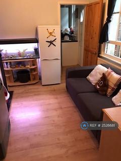 2 bedroom flat to rent, North Road, Westcliff-On-Sea, SS0