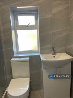 1 bedroom in a house share to rent, Ashburton Road, Reading, RG2