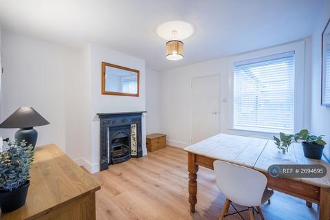 2 bedroom terraced house to rent, Roberts Rd, Leiston, IP16