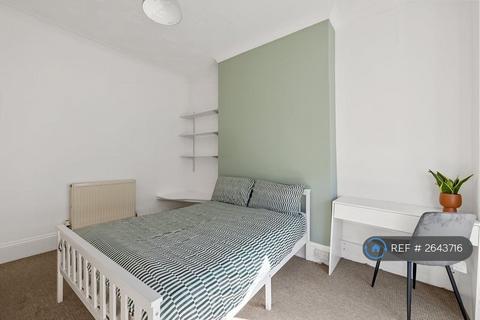 1 bedroom in a house share to rent, Welbeck Avenue, Plymouth, PL4