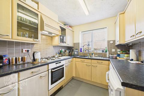4 bedroom townhouse for sale, Bishy Barnabee Way, Three Score, Norwich