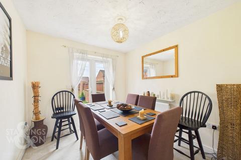 4 bedroom townhouse for sale, Bishy Barnabee Way, Three Score, Norwich