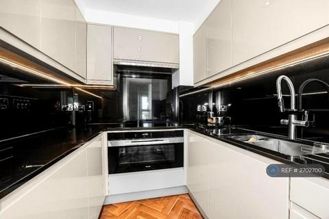 1 bedroom in a flat share to rent, New Providence Wharf, London, E14