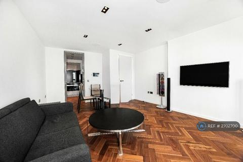 1 bedroom in a flat share to rent, New Providence Wharf, London, E14