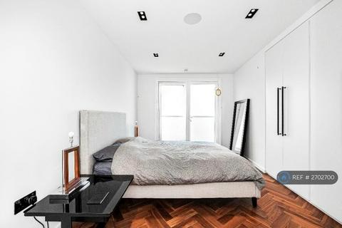 1 bedroom in a flat share to rent, New Providence Wharf, London, E14