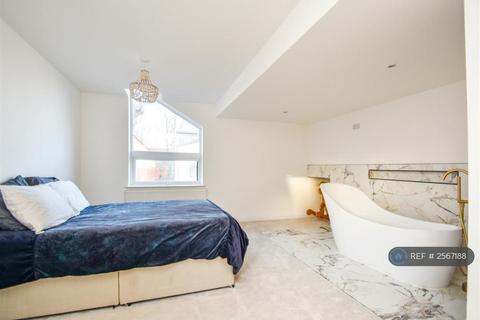 4 bedroom detached house to rent, Goldthorn Hill, Wolverhampton, WV2