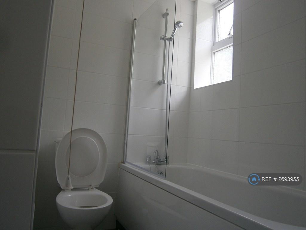 Toilet/Shower