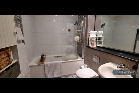 2 bedroom flat to rent, The Gateway North, Leeds, LS9
