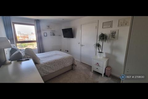 2 bedroom flat to rent, The Gateway North, Leeds, LS9