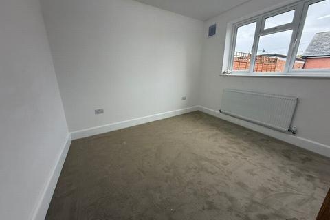 2 bedroom flat to rent, Uppingham Road, Leicester, LE5