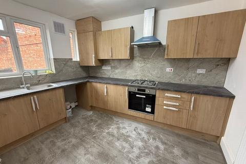 2 bedroom flat to rent, Uppingham Road, Leicester, LE5