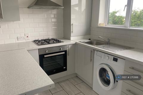 2 bedroom maisonette to rent, Ryebridge Close, Leatherhead, KT22
