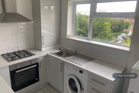 2 bedroom maisonette to rent, Ryebridge Close, Leatherhead, KT22