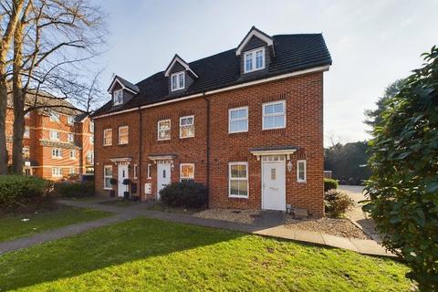 Eaton Avenue, Slough, Berkshire, SL1