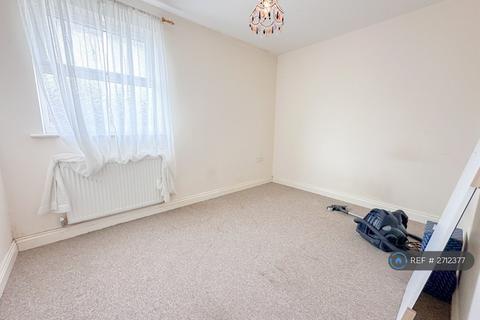 2 bedroom flat to rent, Albercourt, Bournemouth, BH5