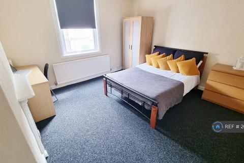 3 bedroom end of terrace house to rent, Lower Regent Street, Beeston, Nottingham, NG9