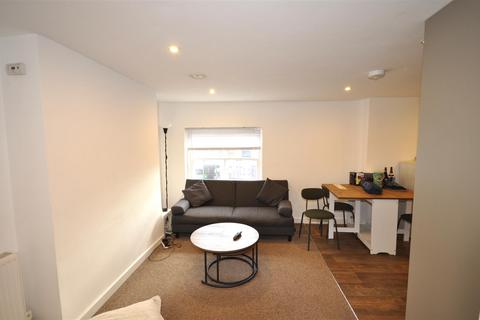 2 bedroom apartment to rent, Birmingham Road, Warwick