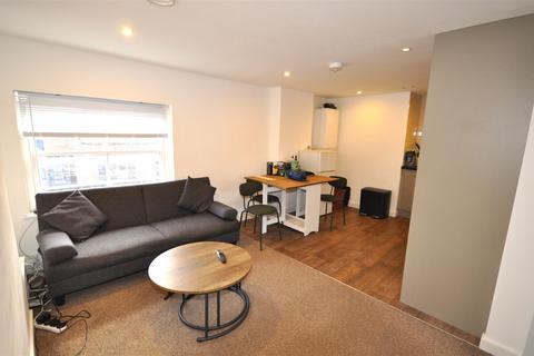 2 bedroom apartment to rent, Birmingham Road, Warwick