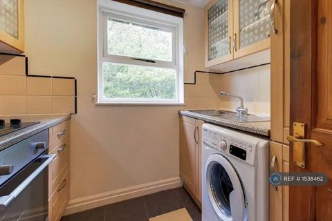 undefined, Elmgreen Close, Stratford, E15