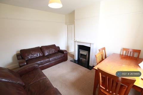 4 bedroom terraced house to rent, Grange Avenue, Reading, RG6