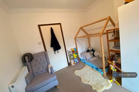 2 bedroom flat to rent, Cecile Park, London, N8
