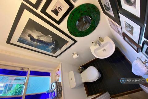 2 bedroom flat to rent, Cecile Park, London, N8
