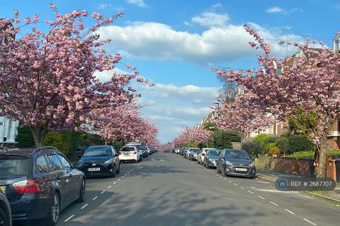 2 bedroom flat to rent, Cecile Park, London, N8