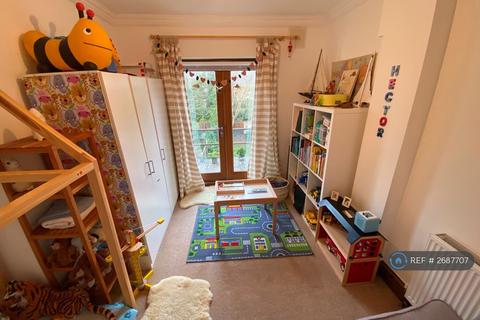 2 bedroom flat to rent, Cecile Park, London, N8