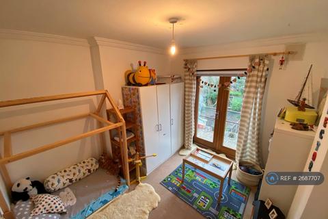 2 bedroom flat to rent, Cecile Park, London, N8