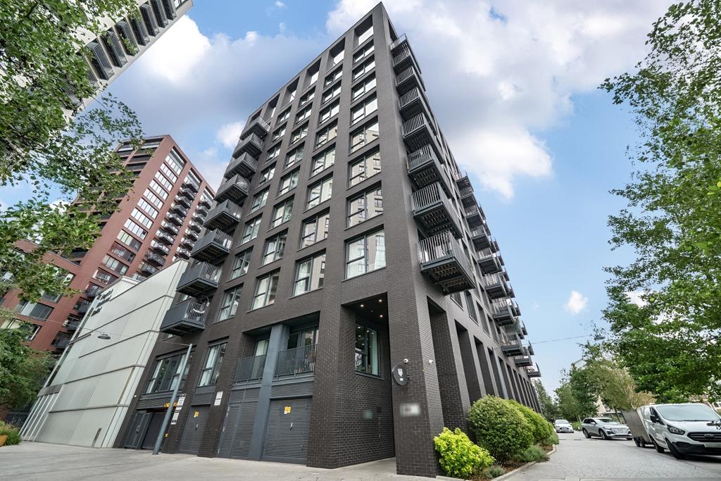 1333378 3 6890826...