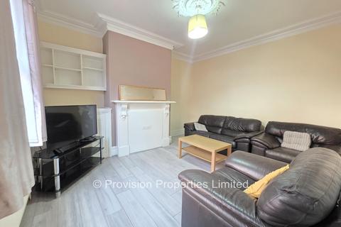 4 bedroom terraced house to rent, Branksome Place, Hyde Park LS6