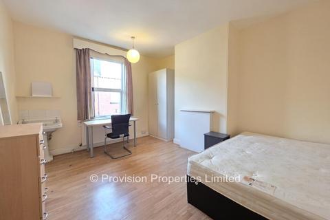 4 bedroom terraced house to rent, Branksome Place, Hyde Park LS6