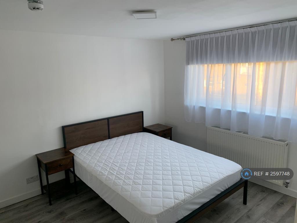 1 Master Bedroom