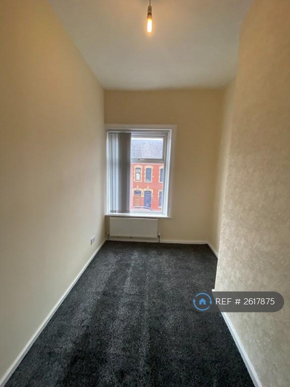 Large Single Bedroom