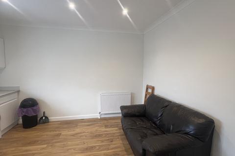 2 bedroom apartment to rent, Kingsley Road, Hounslow TW3